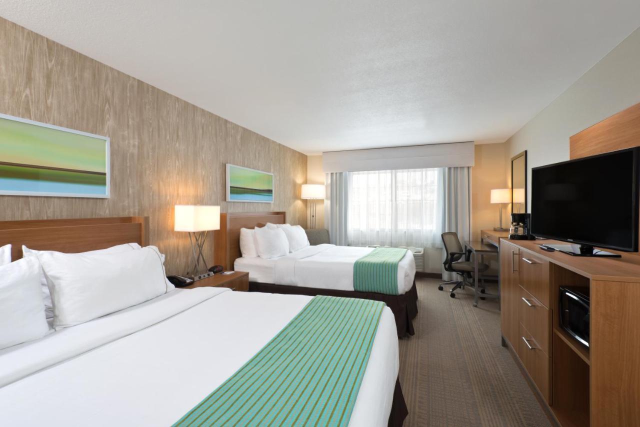 Standard Queen Room Two Queen Beds
