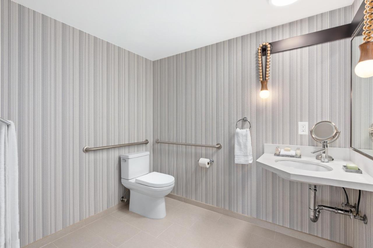 King Room Roll Shower Disability Access