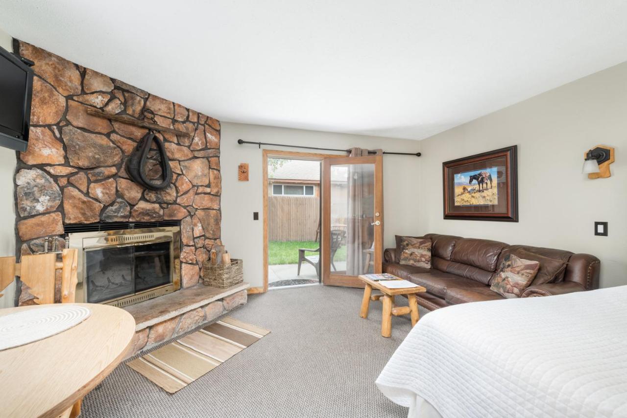 Queen Suite Hot Tub