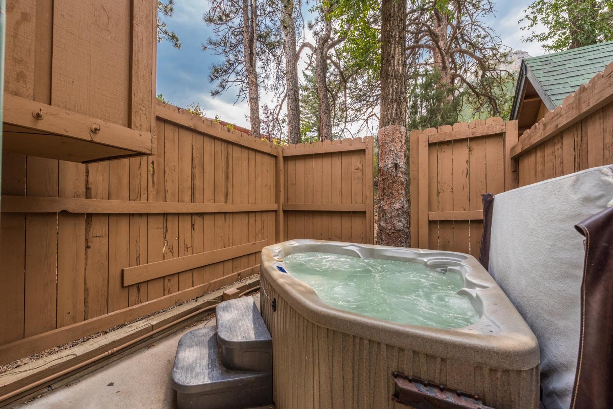 Queen Suite Hot Tub