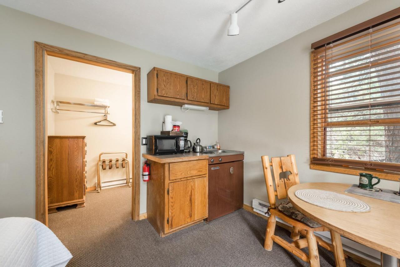 Queen Suite Hot Tub