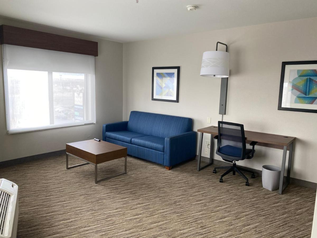 Queen Suite Two Queen Beds Sofa Bed