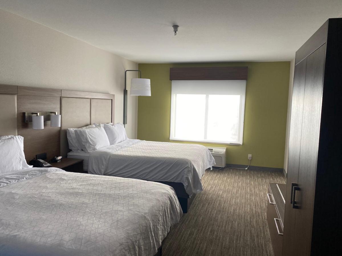 Queen Suite Two Queen Beds Sofa Bed