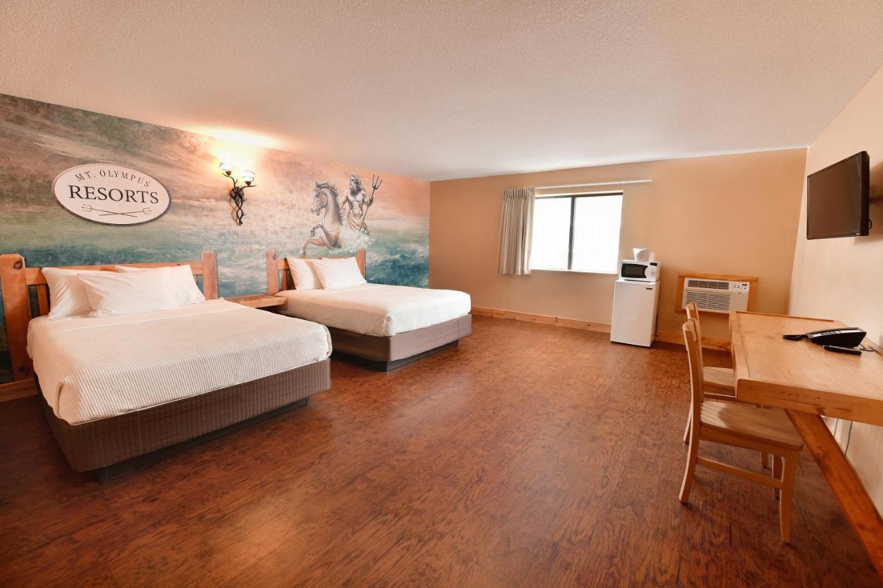 Resort Room 2 Queens includes water & theme park passes