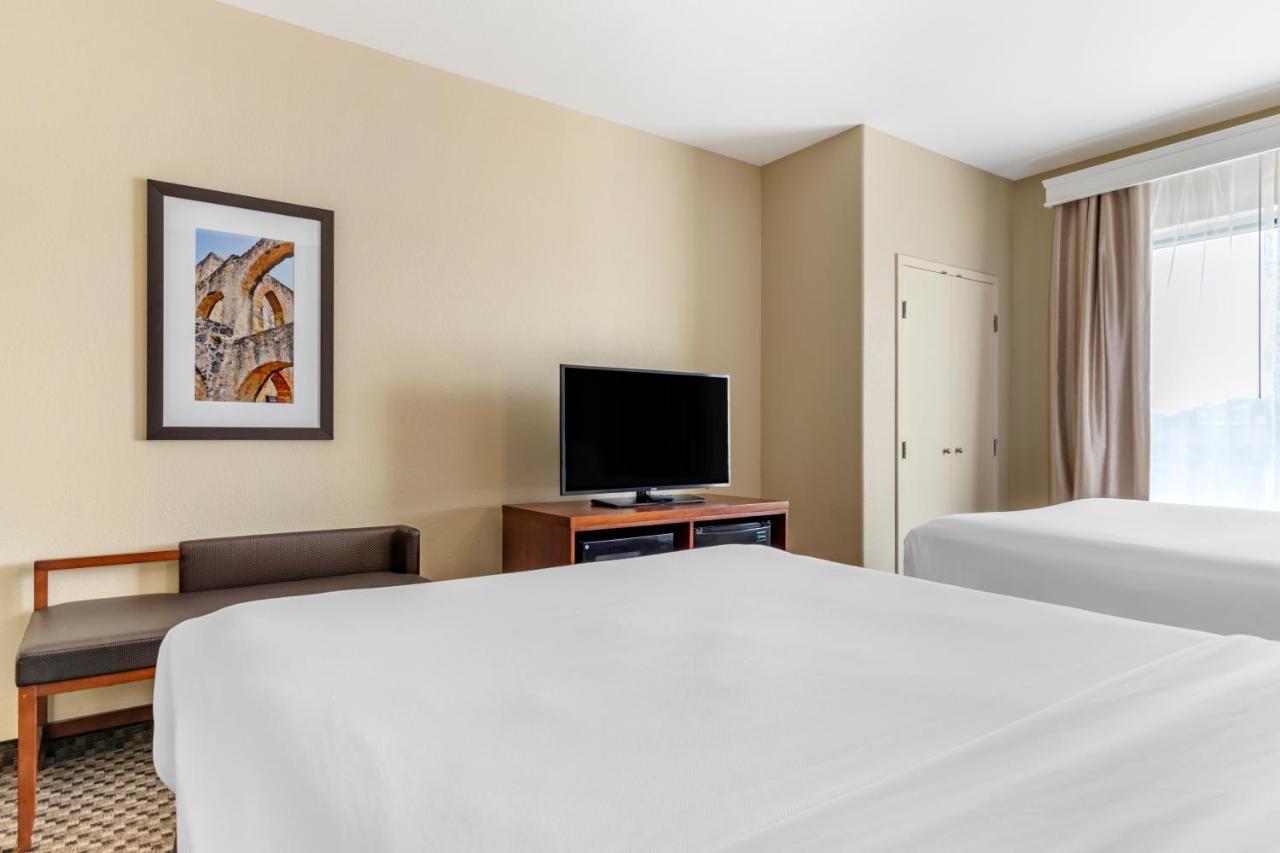 Queen Suite Two Queen Beds Non-Smoking