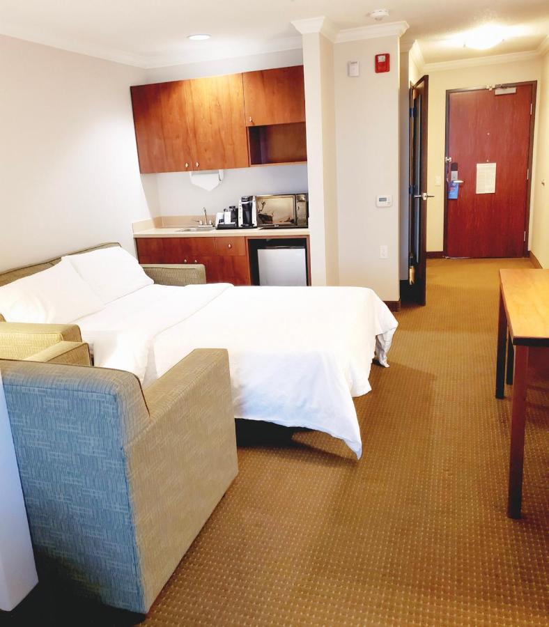 Executive King Room Disability Access Tub or Non-Smoking