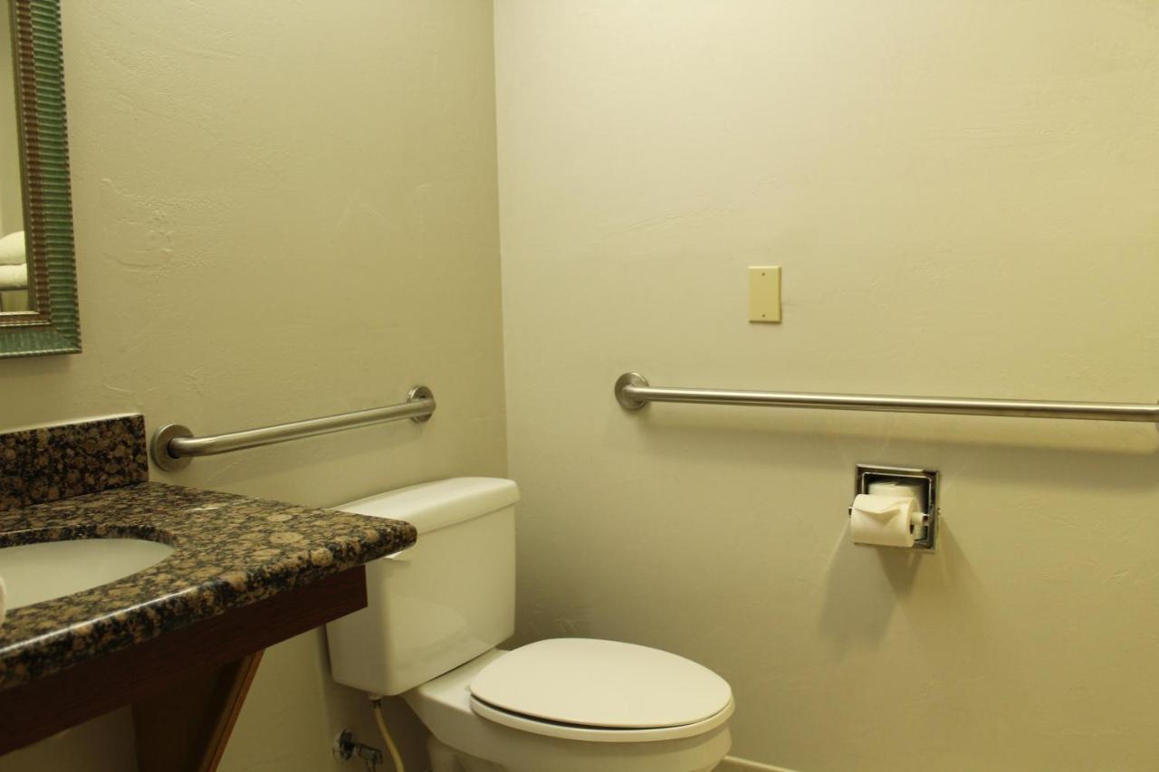 Suite Hearing Accessible Non-Smoking