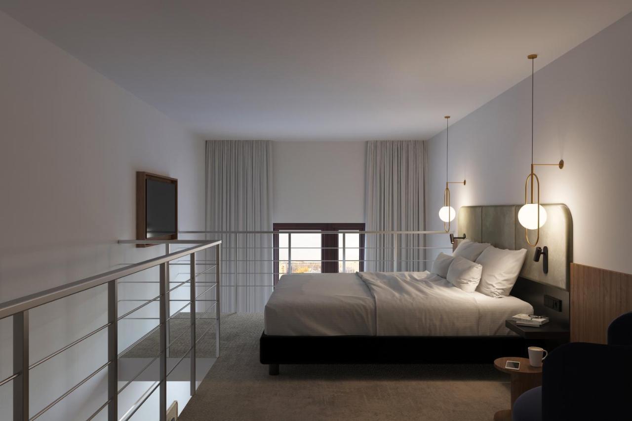 Apartament typu Superior Suite z 1 sypialnią, łóżkiem typu queen-size, rozkładaną sofą i antresolą