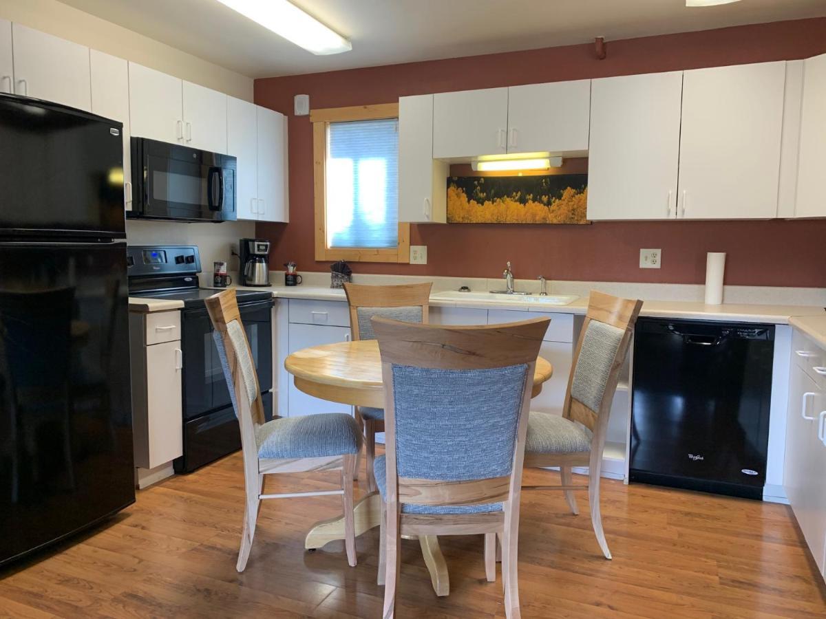 Queen Room Two Queen Beds Kitchen Non-Pet Friendly