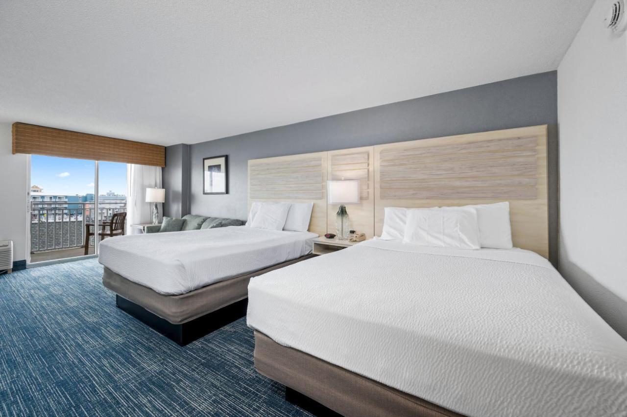 Balcony Two Queen Beds Sofa Bed Side Ocean View