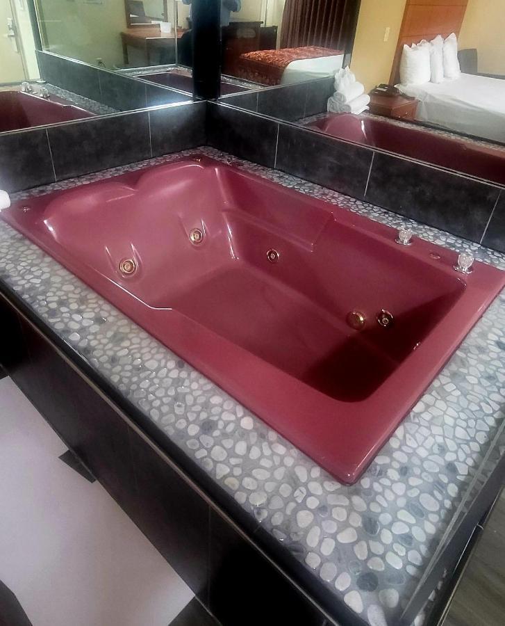 Queen Room Spa Bath