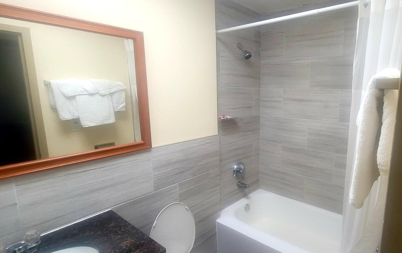 Queen Room Spa Bath
