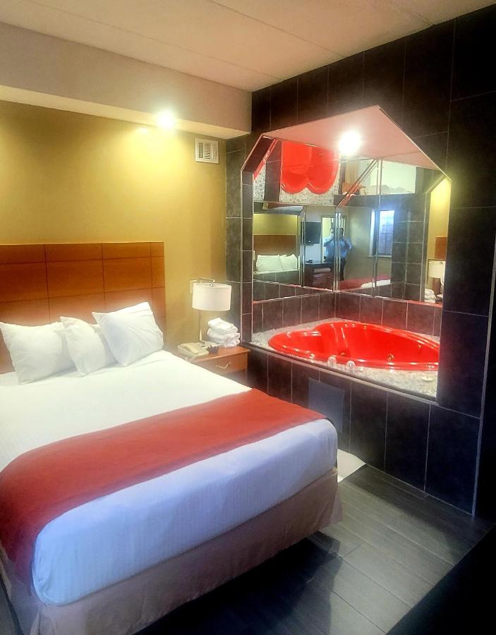 Queen Room Spa Bath