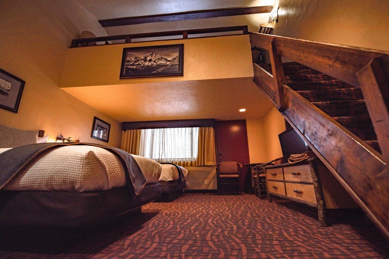 Family Loft Three Queen Beds