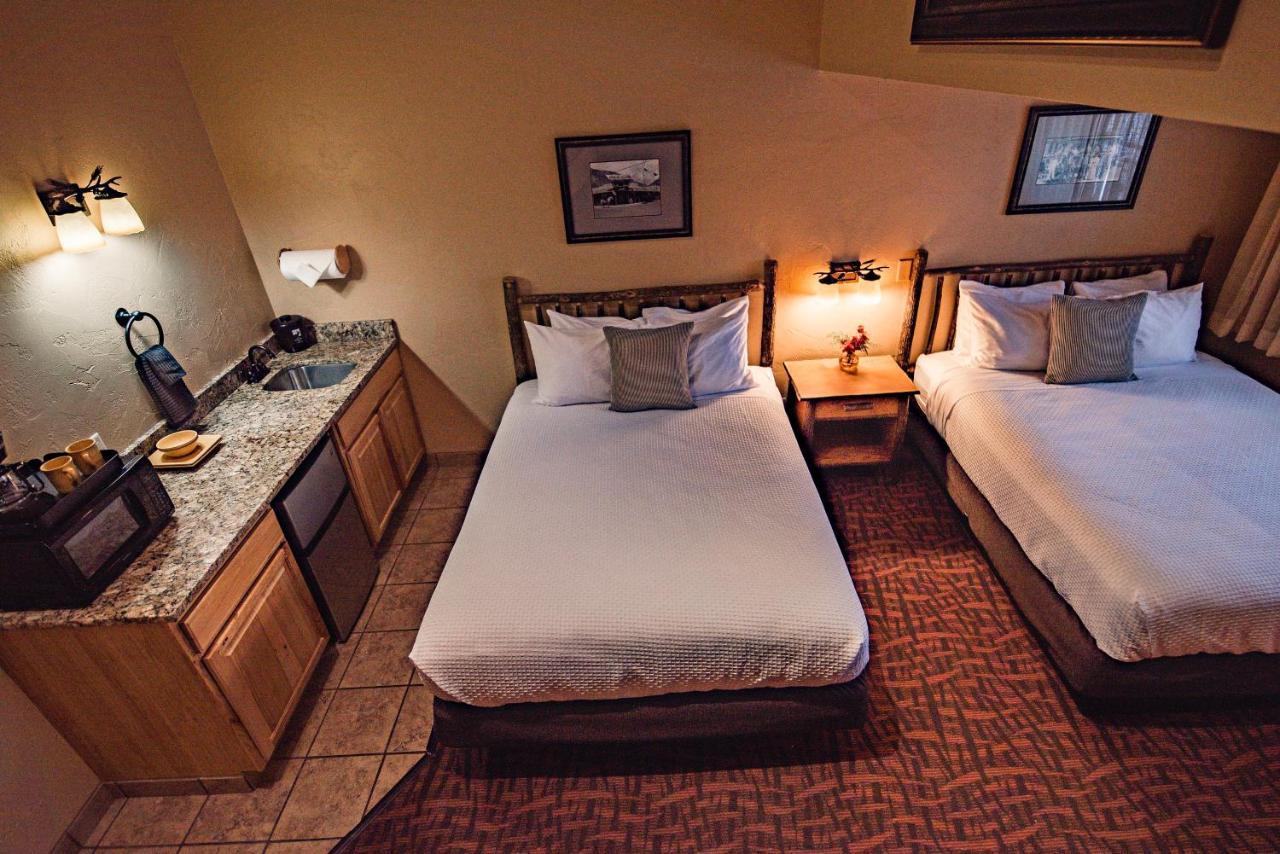 Family Loft Three Queen Beds