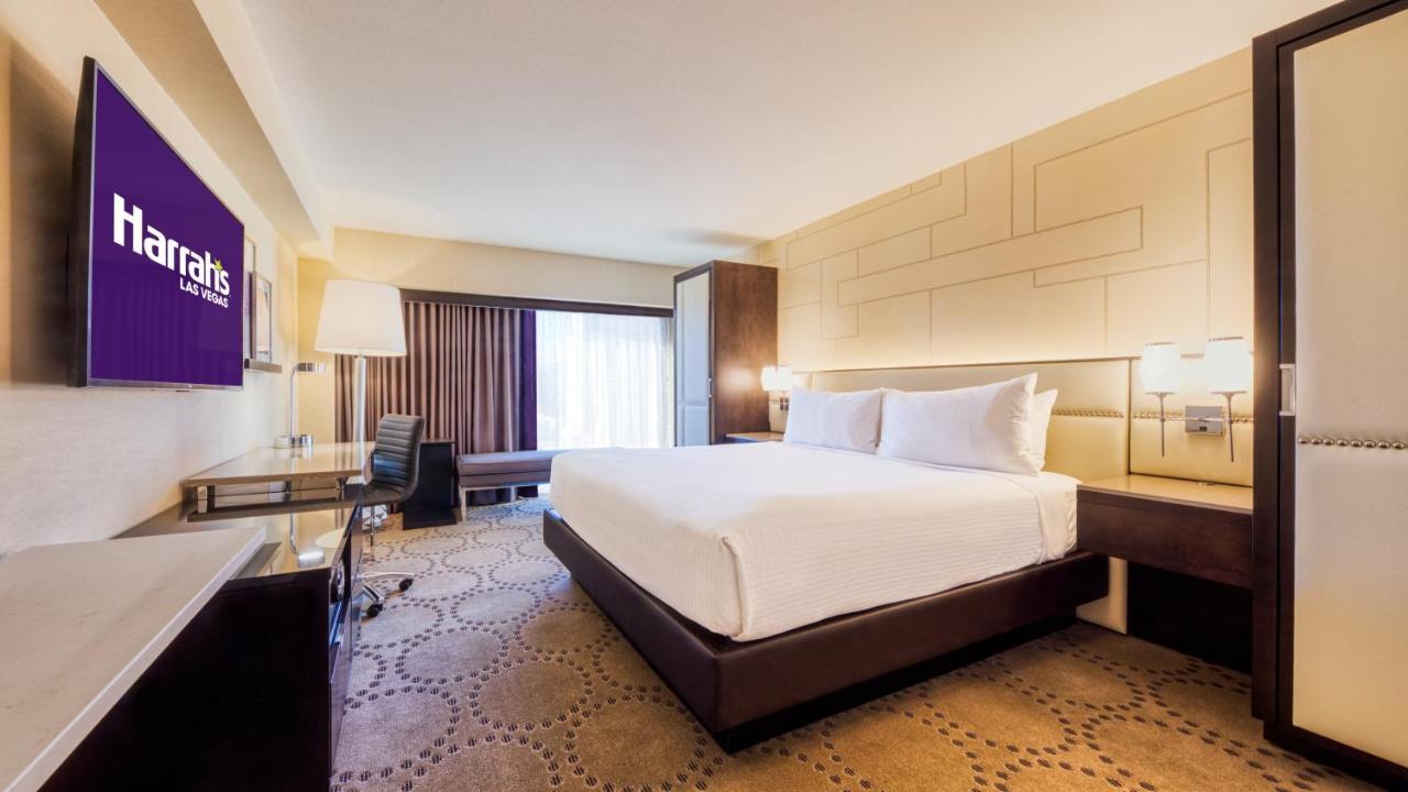 Mountain Tower Deluxe Room 1 King Bed Non-Smoking Pool View