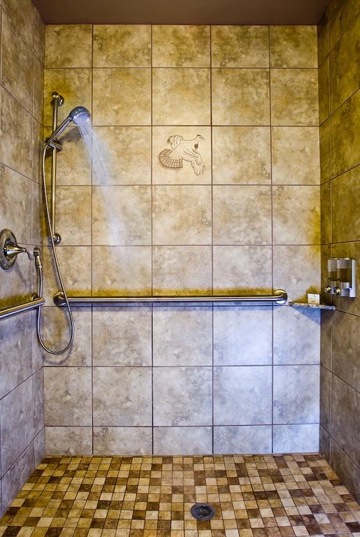 Standard Queen Room Two Queen Beds Pet-friendly