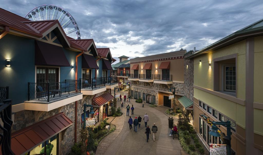 Corner King Room Village View