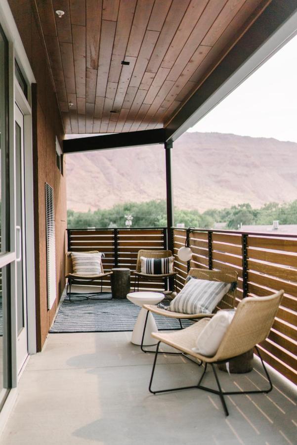 Powderhound ADA Suite | King Queen Sofa Sleeper