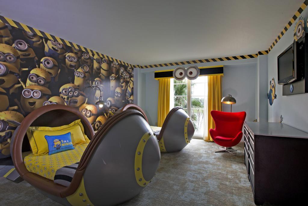 Despicable Me Kids Suite Includes ^ Universal Express Unlimited