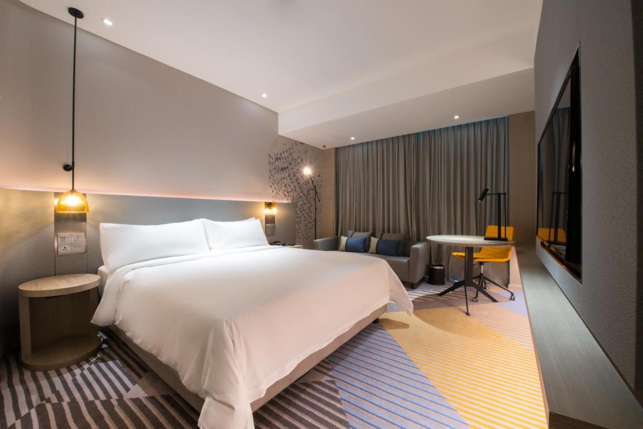 Standard King Room Accessible