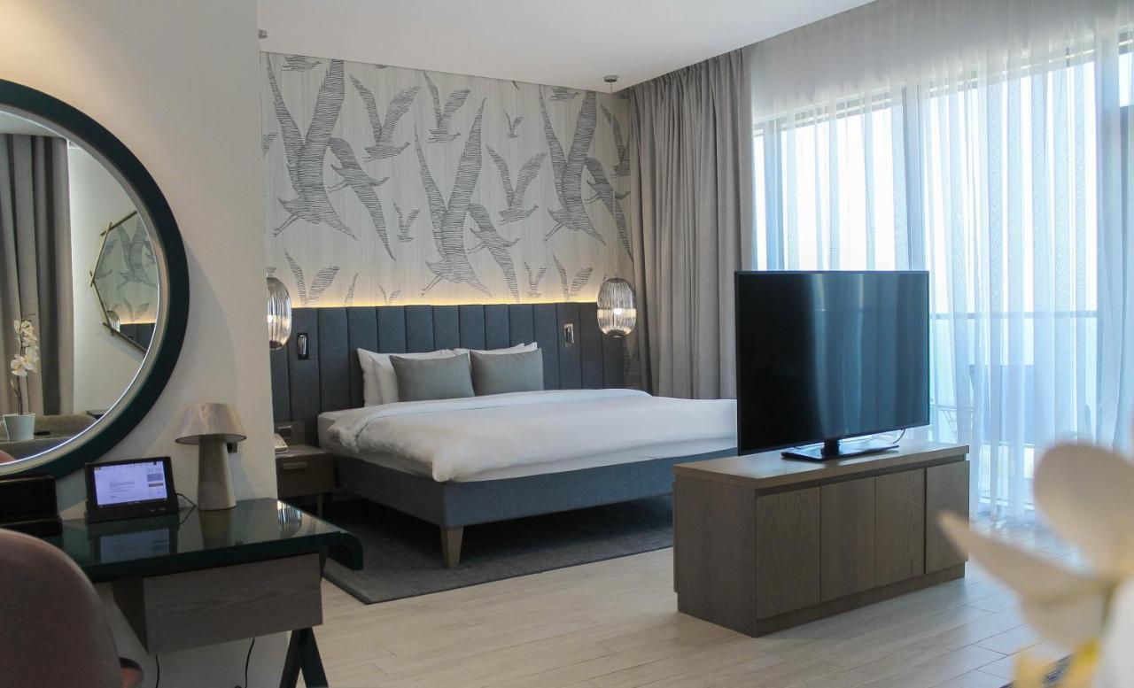 Apartament typu Skyline Suite z balkonem