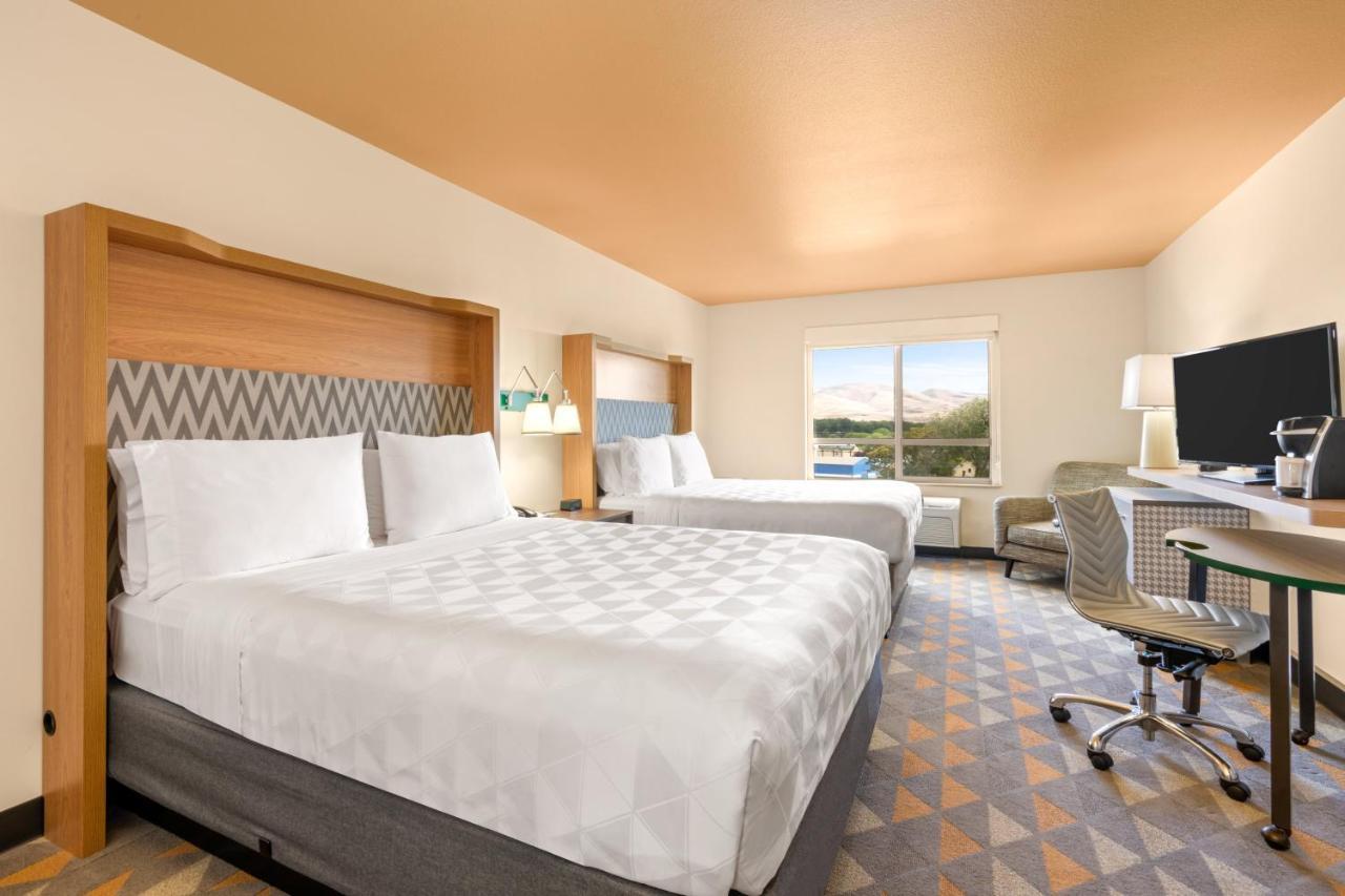 Standard Queen Room Two Queen Beds