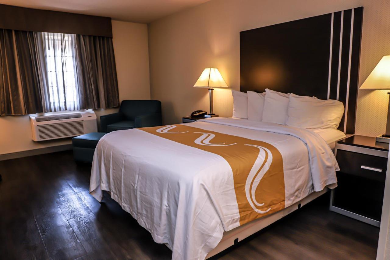 Standard Room 1 Queen Bed Accessible Roll Shower Non Smoking