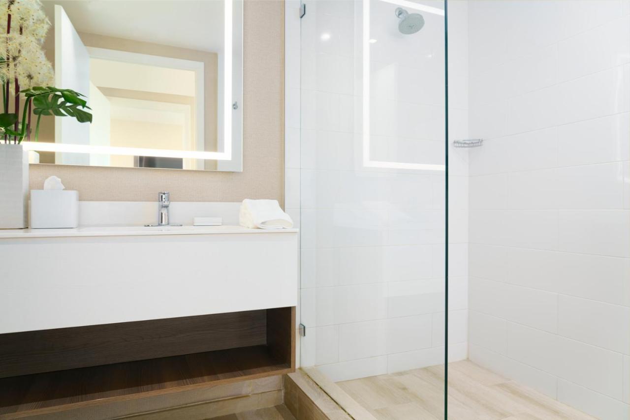 Double Queen Room Water View