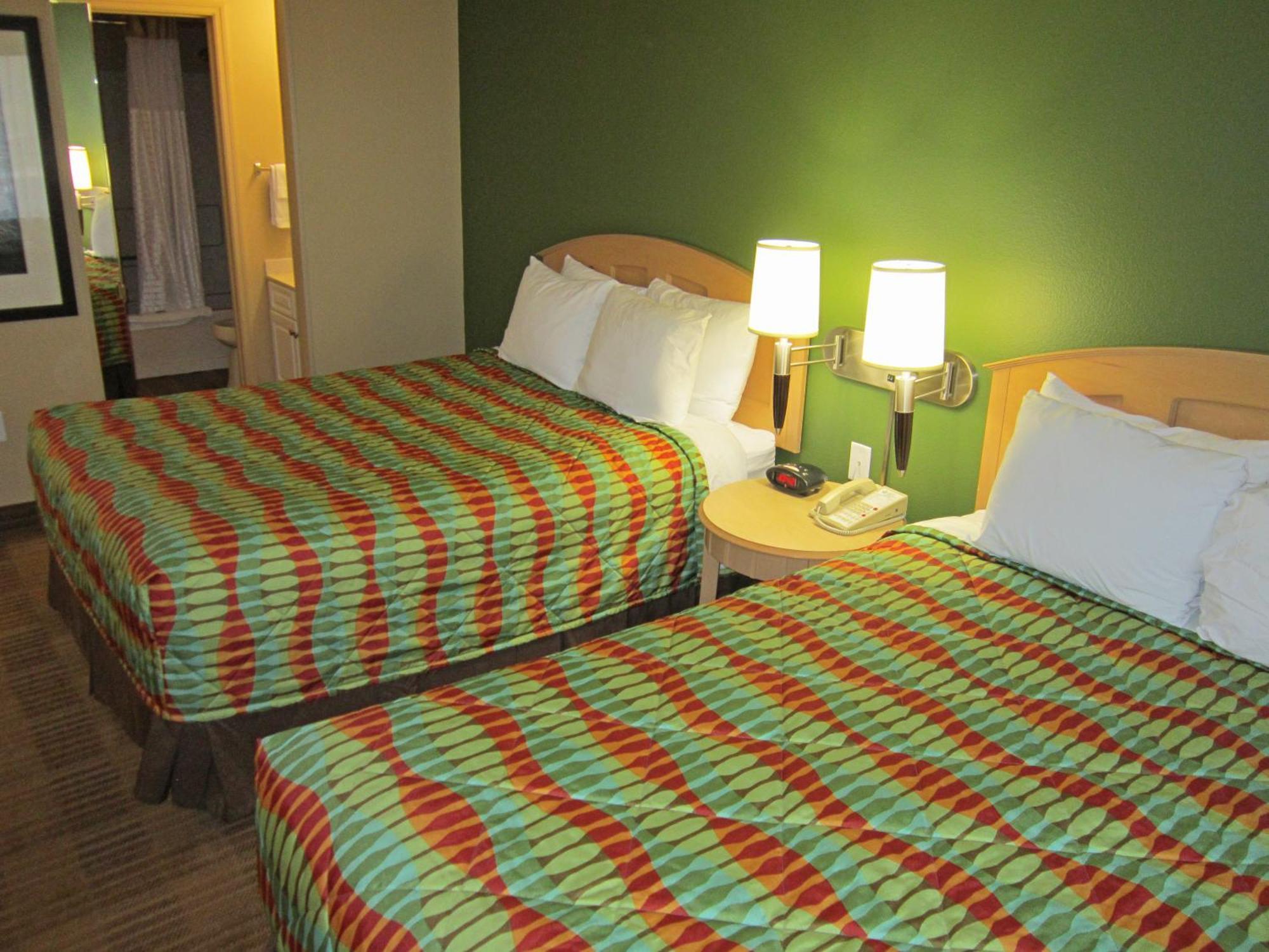 Deluxe Studio Two Queen Beds Disability Access or Non-Smoking