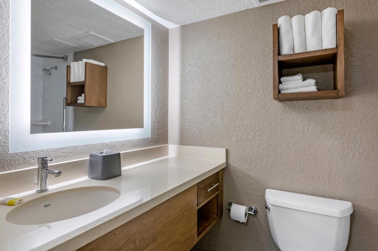 Two-Bedroom Suite One King Two Queen Beds
