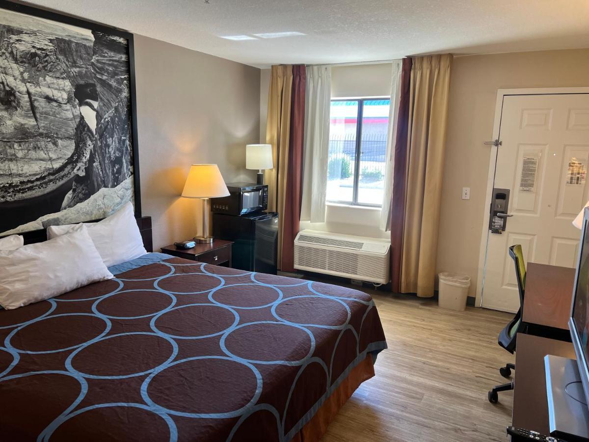 King Room Mobility Access or Non-Smoking