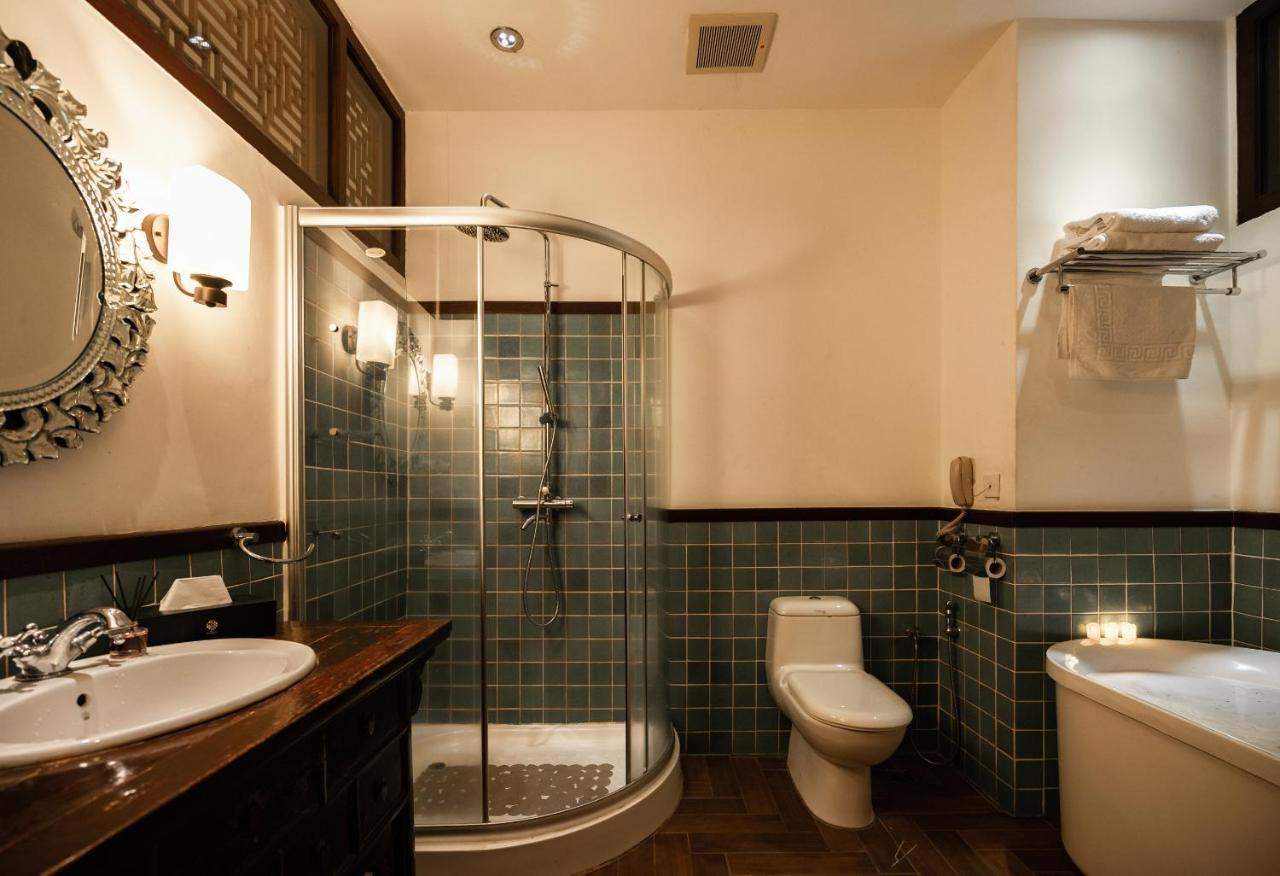 Transfer One-Bedroom Suite Jacuzzi Balcony