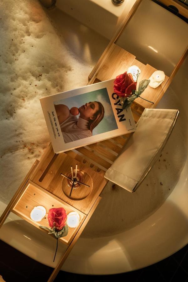 Transfer One-Bedroom Suite Jacuzzi Balcony