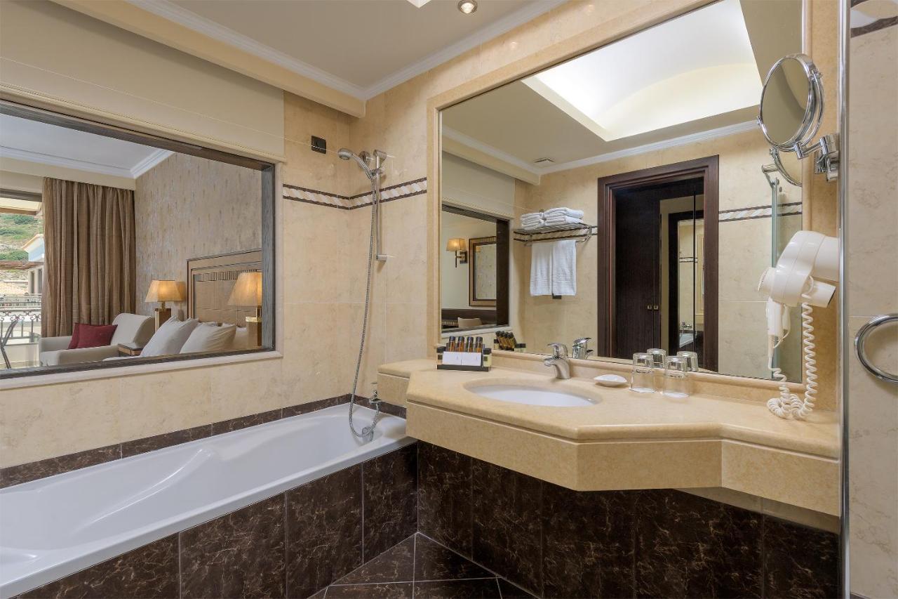 Apartament typu Luxury Suite z bezpośrednim dostępem do basenu