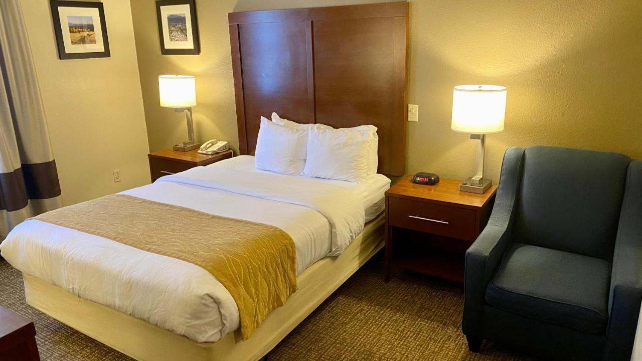 Queen Room Fourth Floor Accessible or Non-Smoking