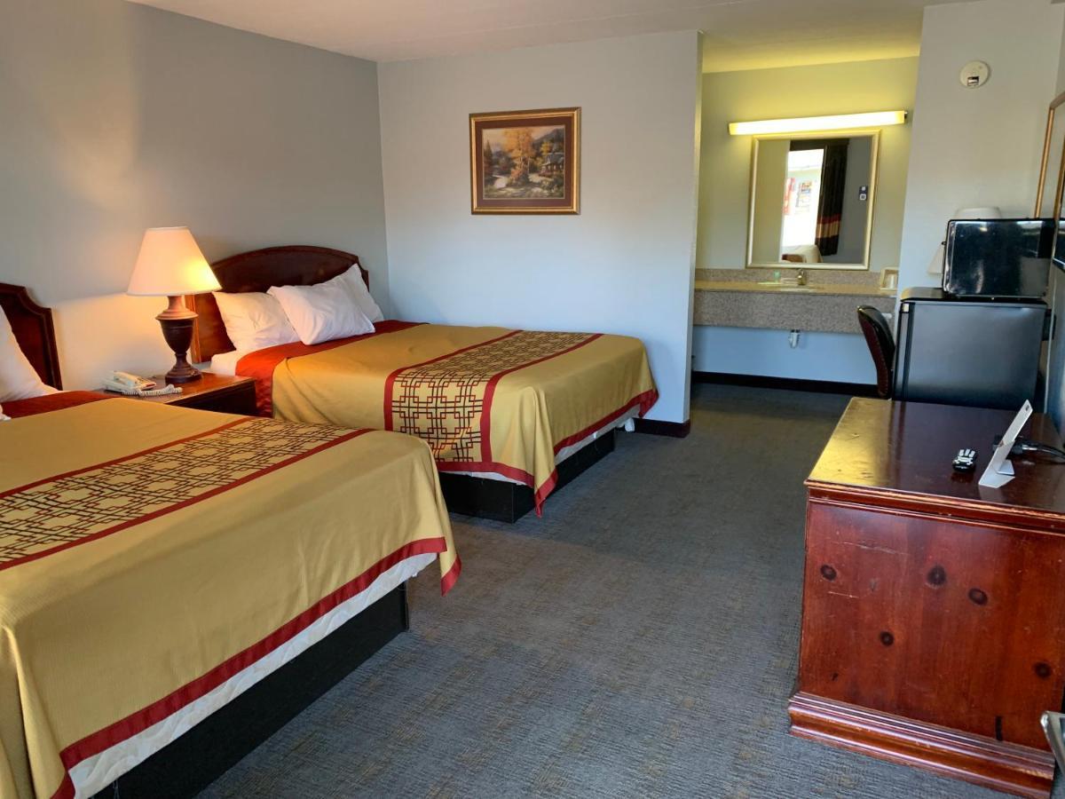 Queen Room Two Queen Beds Non-Smoking