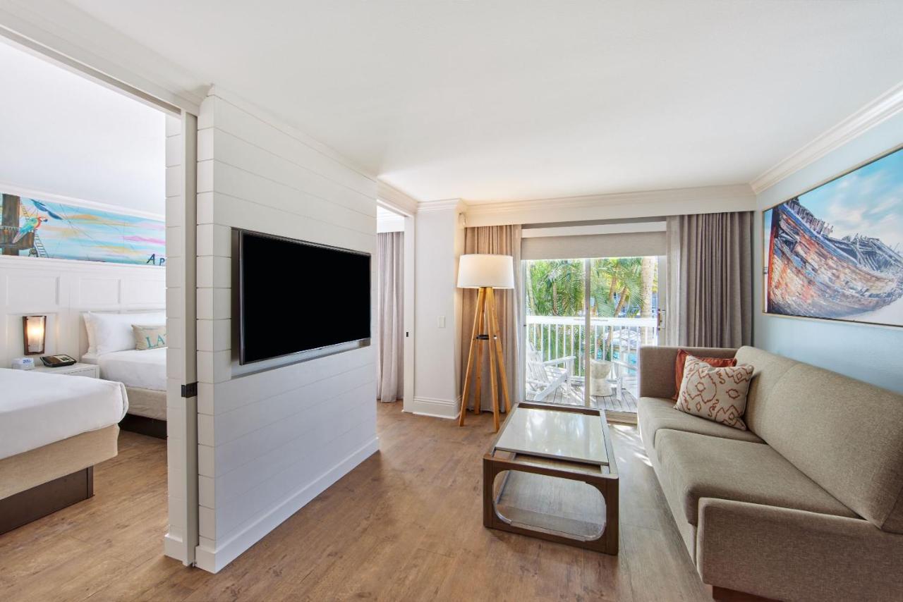 Queen Suite Pool View