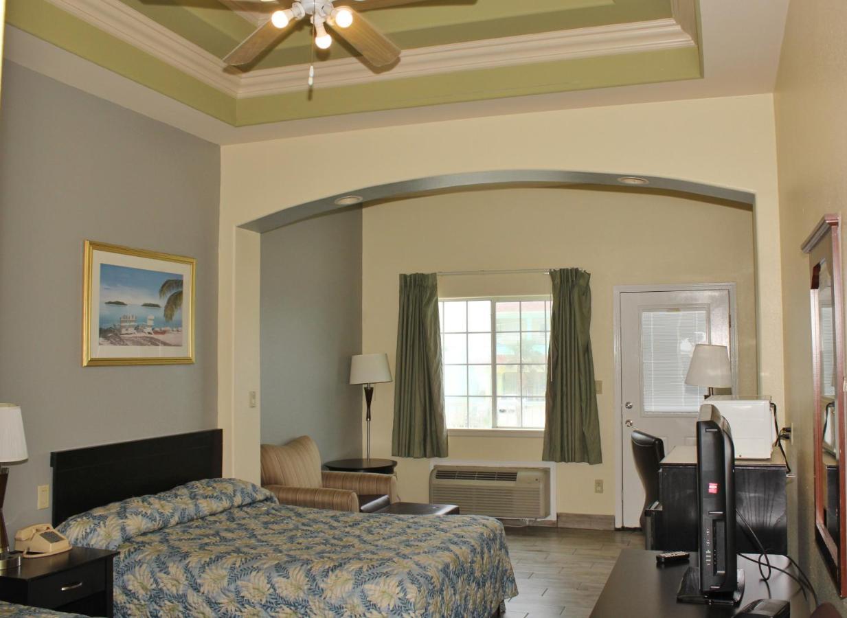 Queen Room Pool View