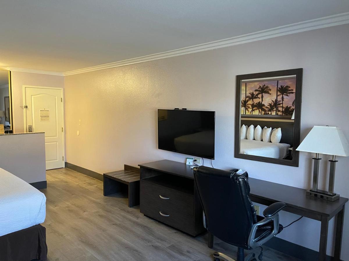 Queen Room Two Queen Beds Roll Shower Mobility or Hearing Accessible Non-Smoking