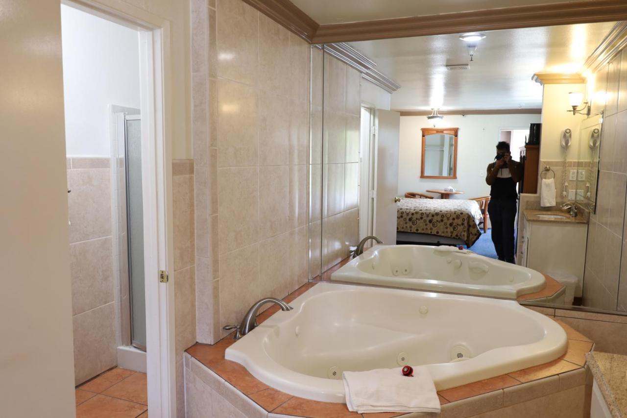 King Room Spa Bath