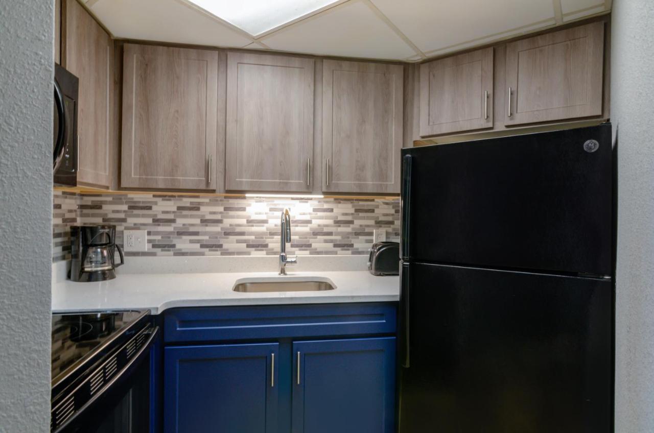 Premium One-Bedroom Suite Two Double Beds Ocean View