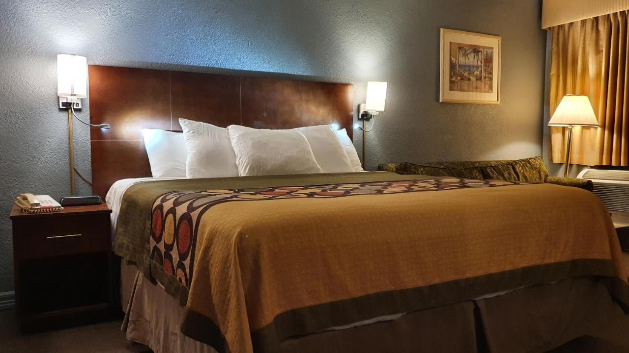 King Room Kitchenette