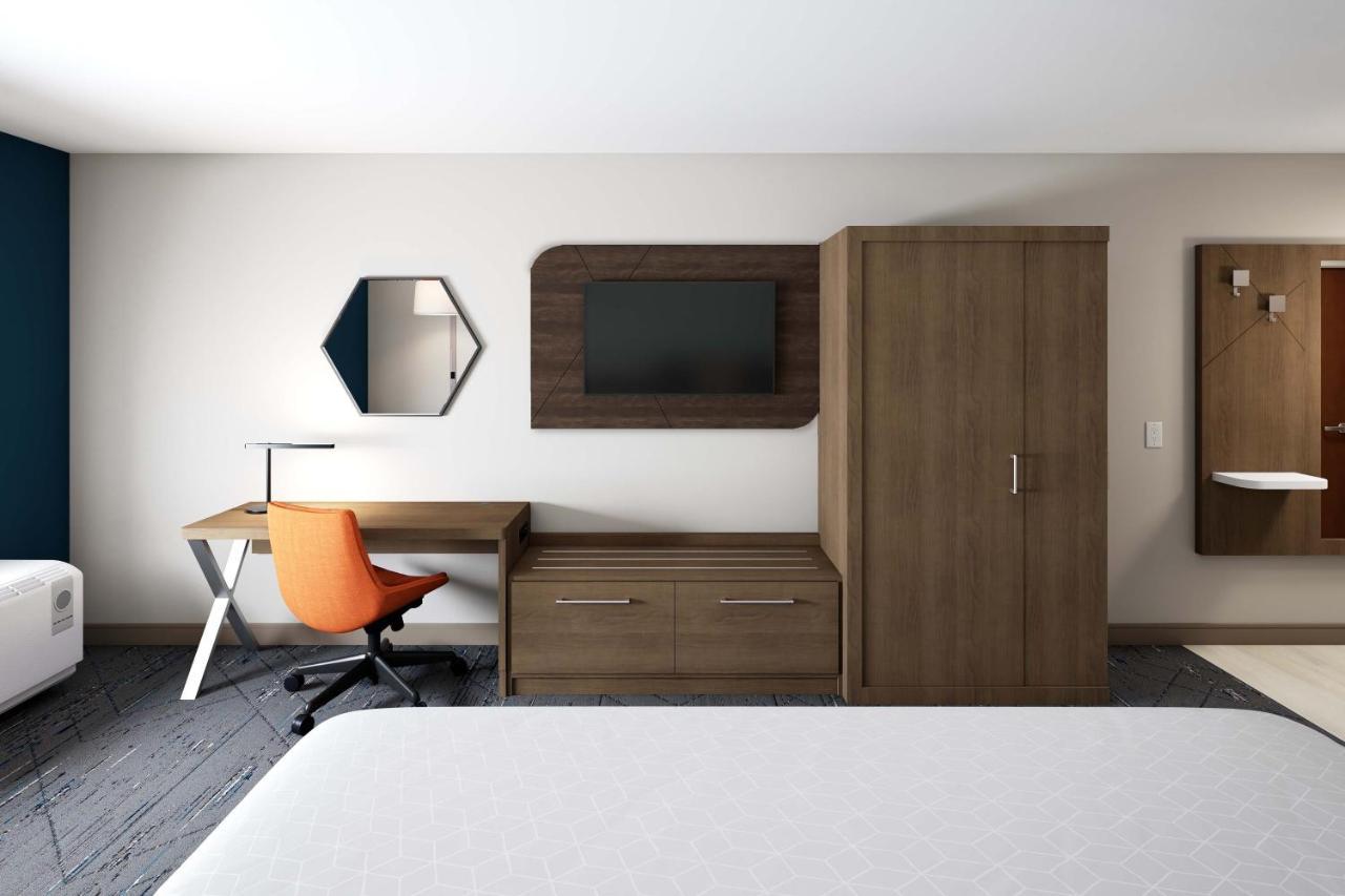 Standard Queen Room Two Queen Beds Communications Accessible