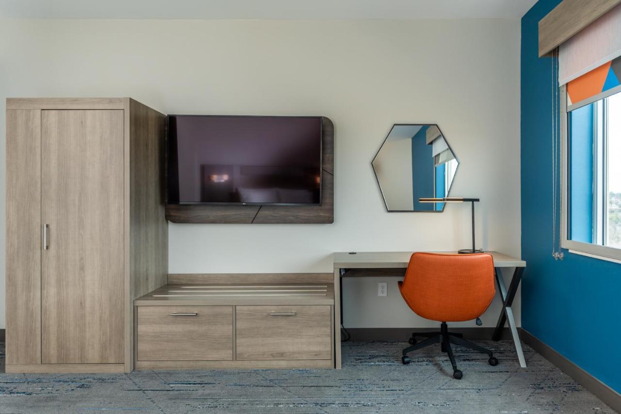 Standard Queen Room Two Queen Beds Communications Accessible
