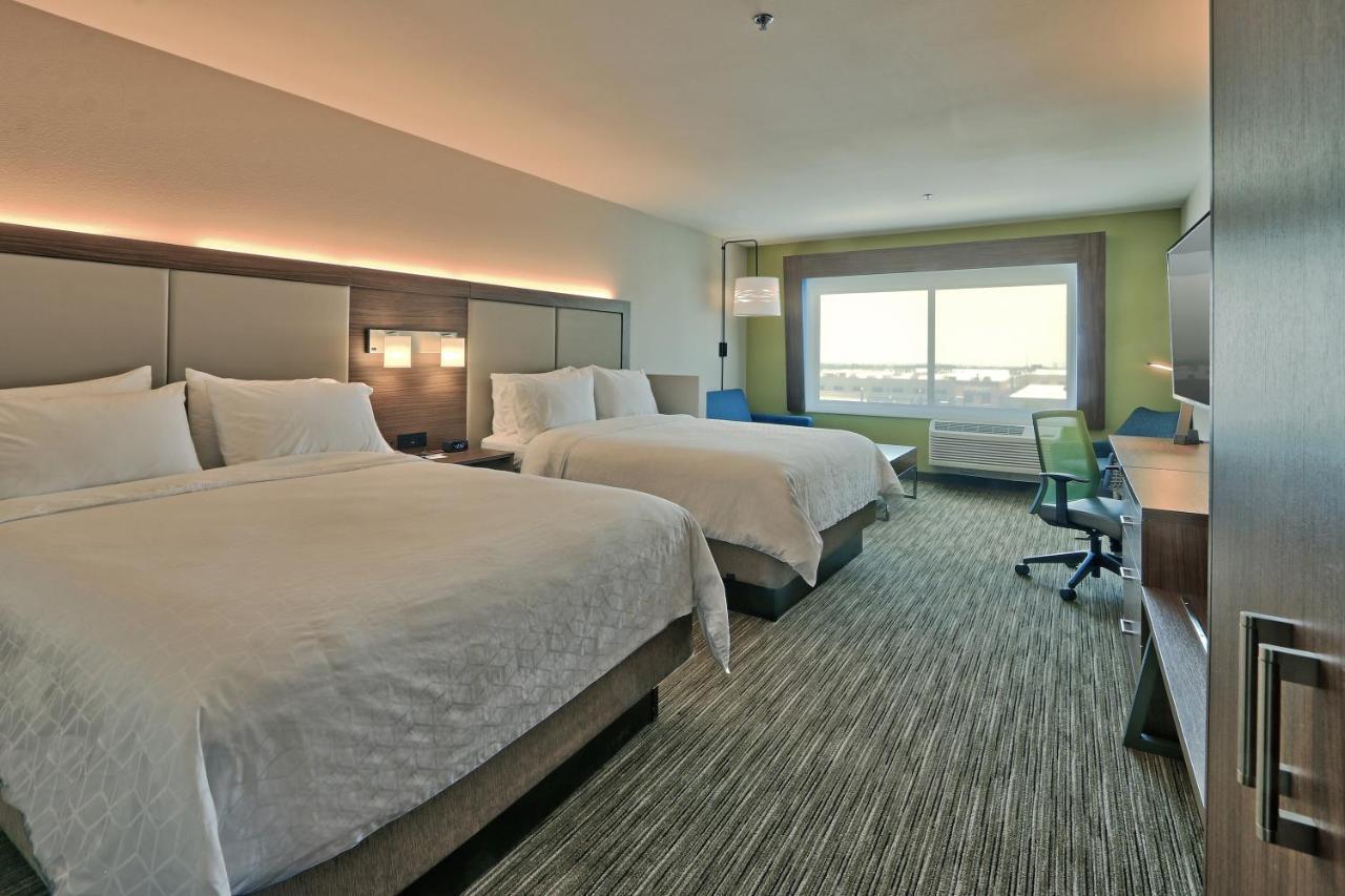 Standard Queen Room Two Queen Beds