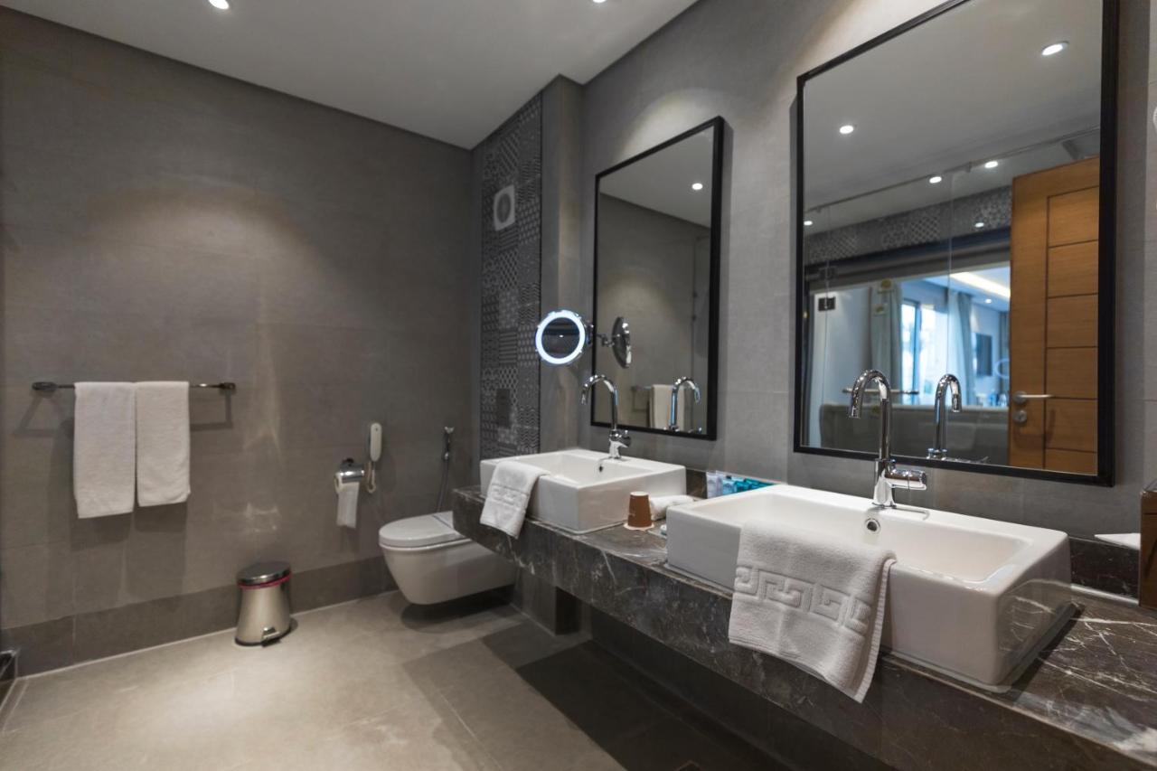 Jacuzzi Suite- Posh Club