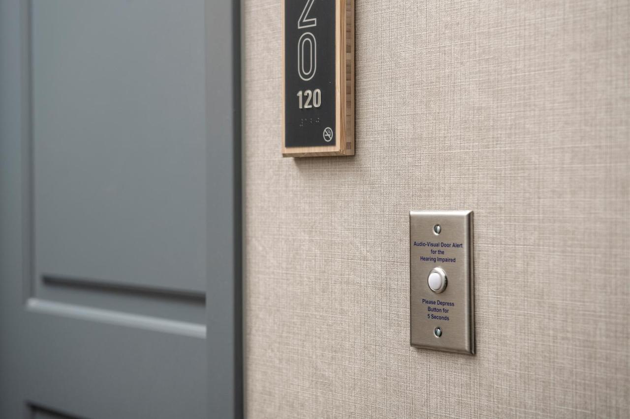 King Studio Suite Hearing Access
