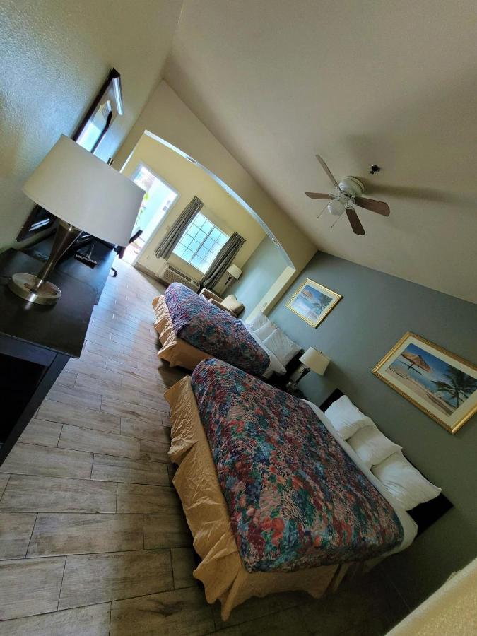 Queen Room Pool View
