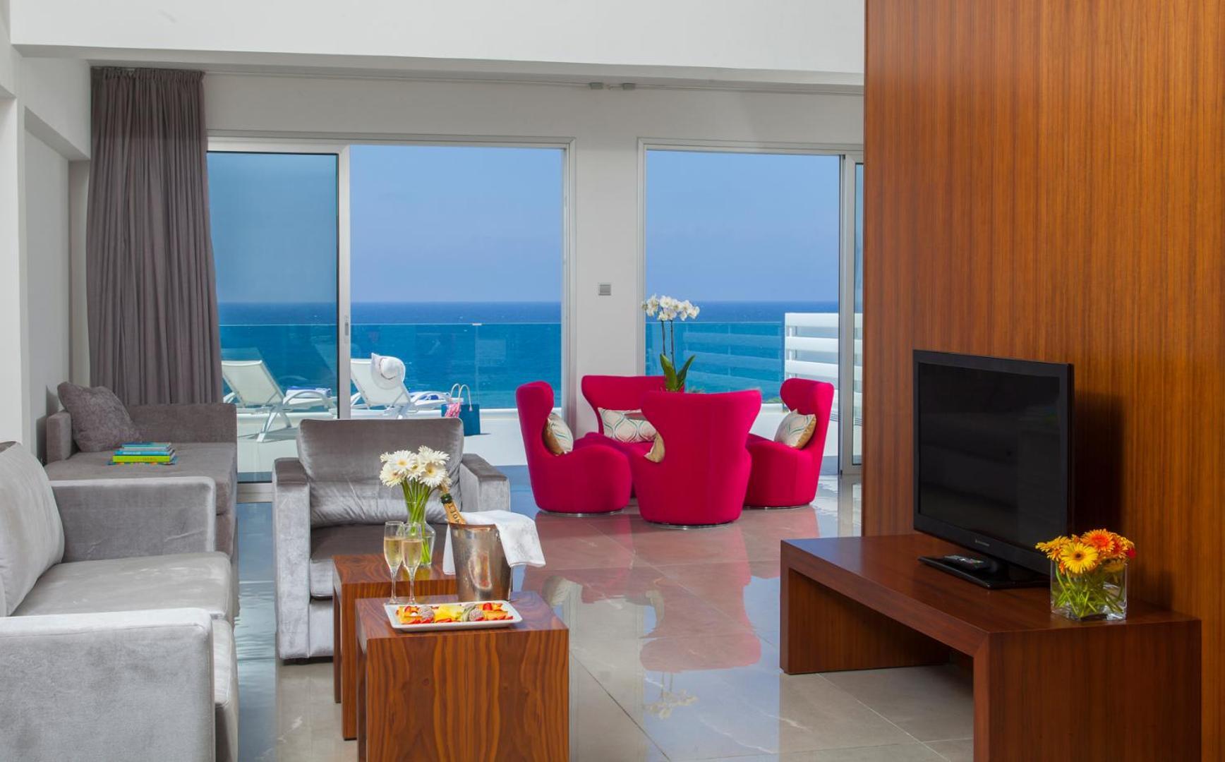 Mniejszy Apartament (Junior Suite) z widokiem na morze